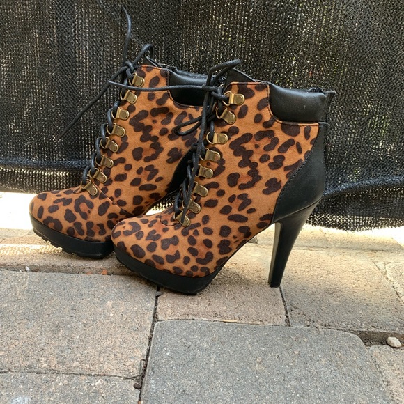 Animal print cheetah heels size 8 - Picture 4 of 7